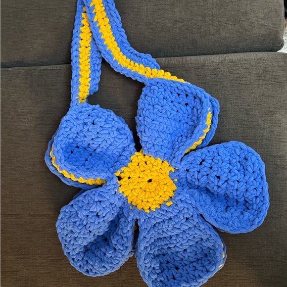 Floral Crochet tote Bag - Picture 4 of 5